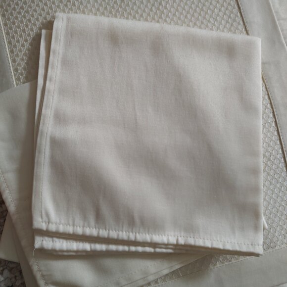SIX WOVEN LOOK PLACEMATS 13x20 WITH SIX MATCHING SOLID NAPKINS IVORY 15" SQ - Picture 4 of 4